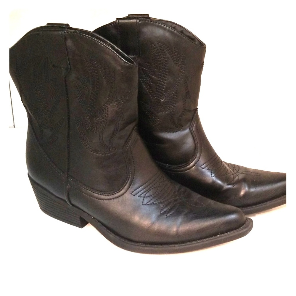 SO- Black Cowboy boots